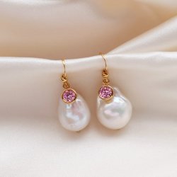 "Maggie" freshwater pearls earrings with birthstone 18 carat gold plated