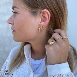 "Izzy" sm snoet hoops i 14 karat forgyldt