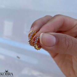 "Magnolia" guld reringe med farvet sten