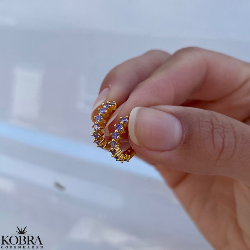 "Magnolia" guld reringe med farvet sten