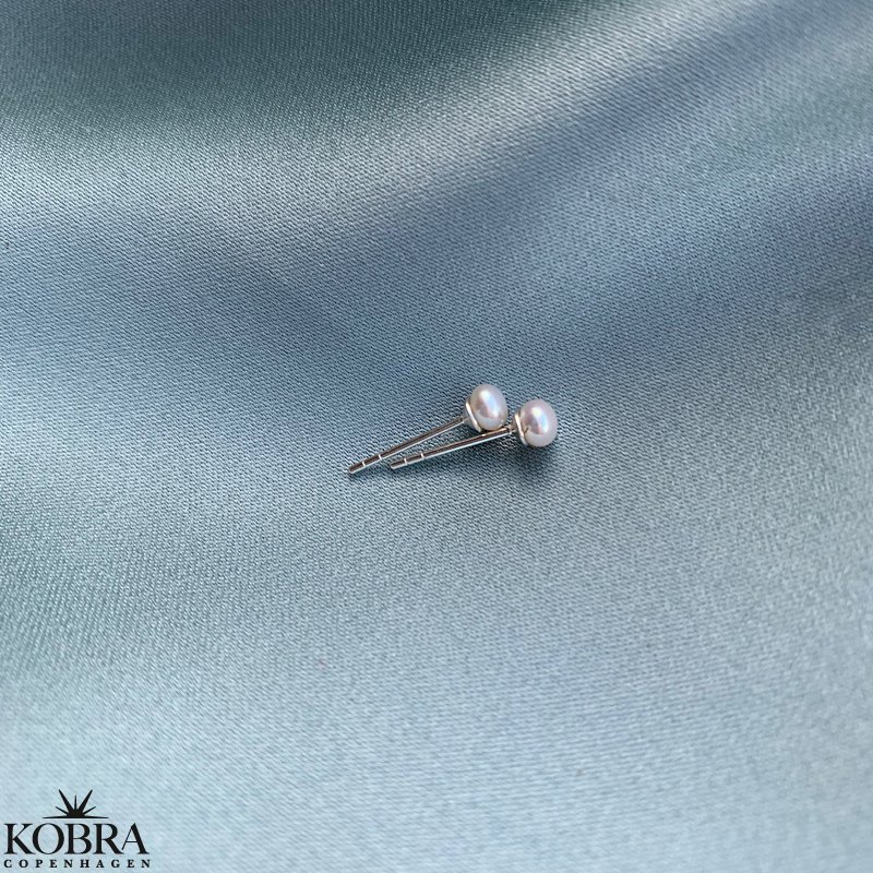 "Margrethe" silver earrings with freshwater pearls (3 mm pearl)