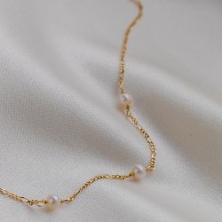 "Malia" handmade gold necklace with small pearls