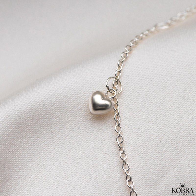 "Mana" ankelkde med sm hjerter i slv