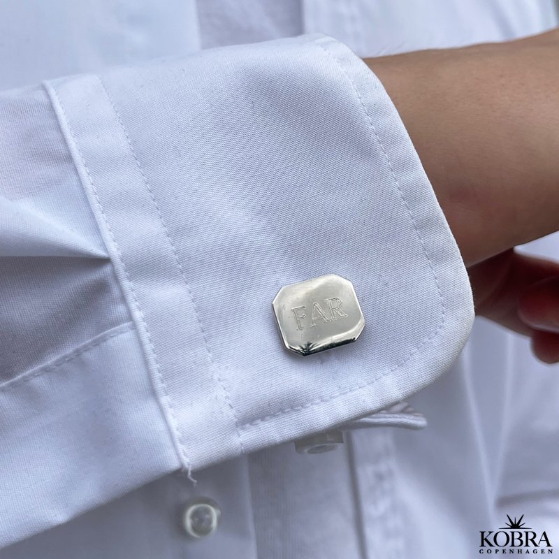  Square cufflinks in sterling silver including engraving