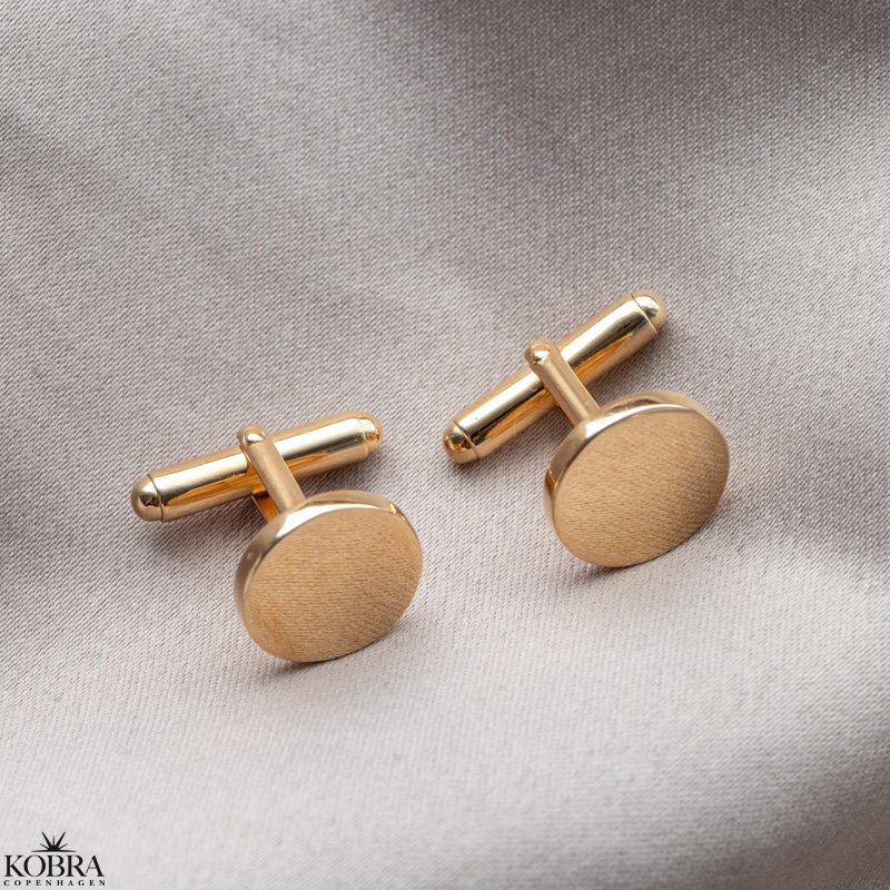 Runde guld manchet-knapper med krydsgravering