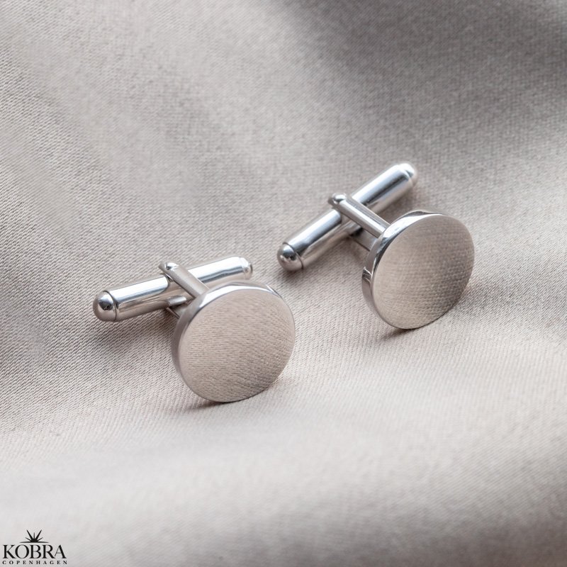  Round silver cufflinks with cross engraving