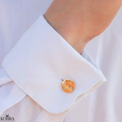 Runde guld manchet-knapper med krydsgravering