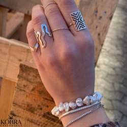 "Victory Plaza" firkantet slv "V" ring