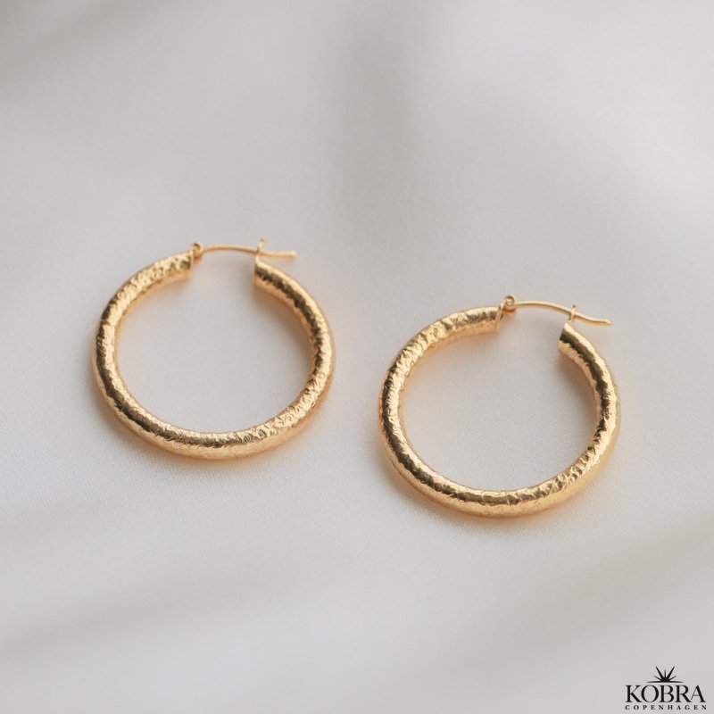 "Manilla" store chunky guld hoops med slange mnster