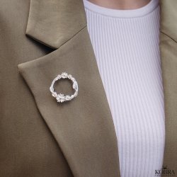 "Marguerit" brooch with floral design