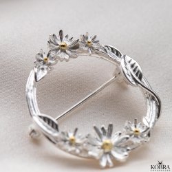 "Marguerit" brooch with floral design