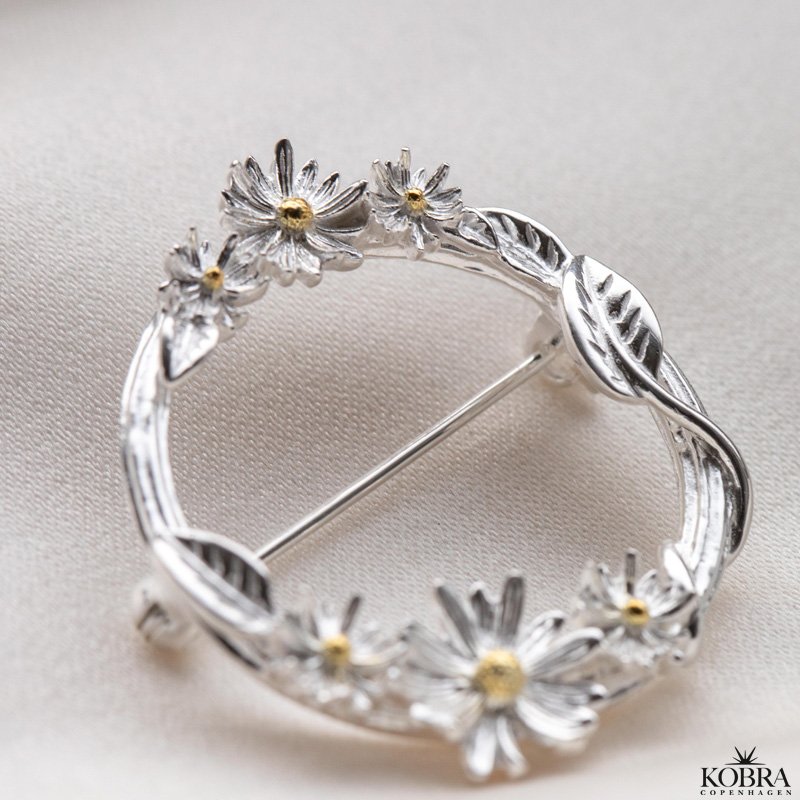 "Marguerit" brooch with floral design