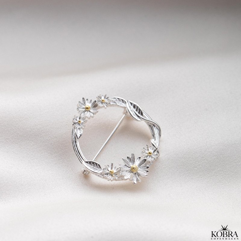 "Marguerit" brooch with floral design