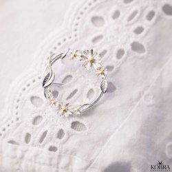 "Marguerit" brooch with floral design
