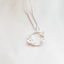 "Marguerit" halsk�de i s�lv med blomster vedh�ng