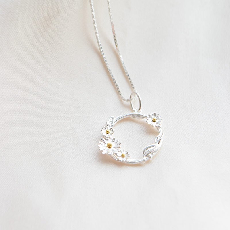 "Marguerit" halsk�de i s�lv med blomster vedh�ng