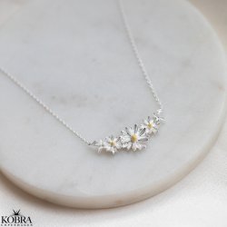 "Marguerit" necklace with 3 beautiful daisies