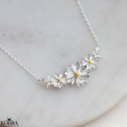 "Marguerit" necklace with 3 beautiful daisies