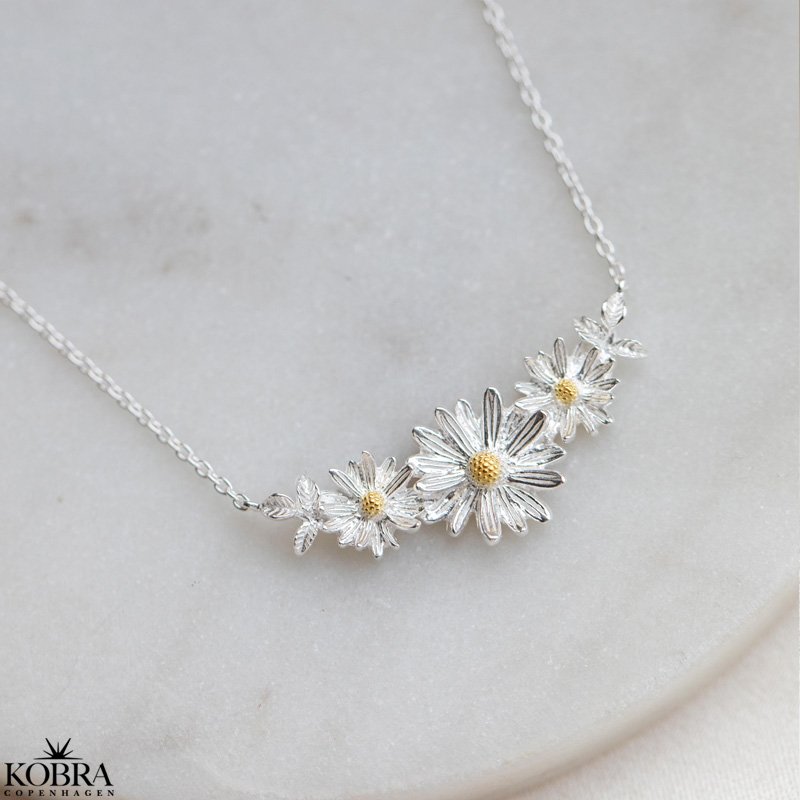 "Marguerit" necklace with 3 beautiful daisies