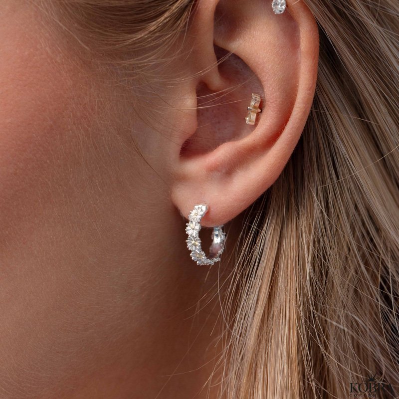 "Marguerit" hoops with silver flowers