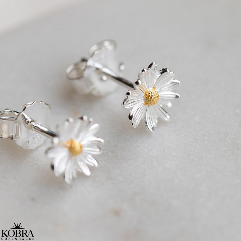 "Marguerit" silver earrings with daisies