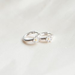 "Marguerit" sm� s�lv hoops med en marguerit