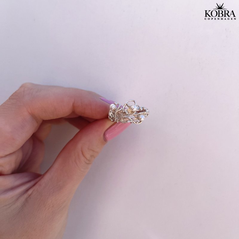 "Marina" silver leaf ring with pearls