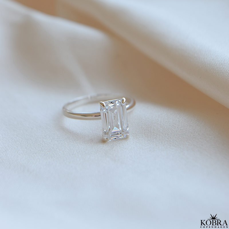 "Martini" Solitaire slv ring med stor zirkonia sten