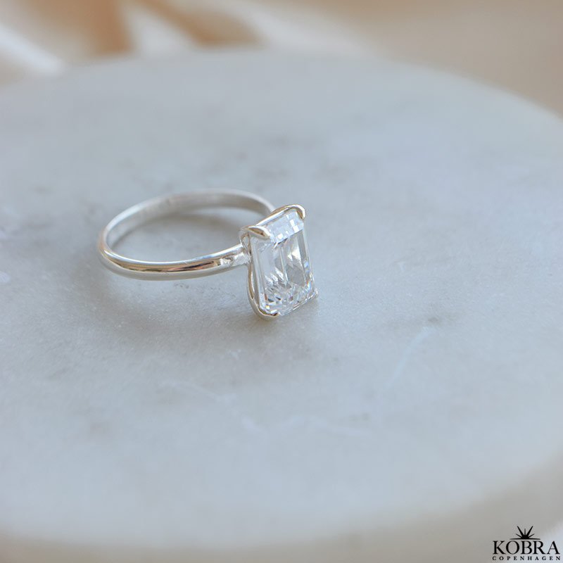 "Martini" Solitr silverring med stor zirkoniasten