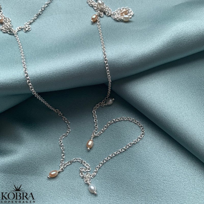 "Wilma" belly chain in silver with 10 real freshwater pearls