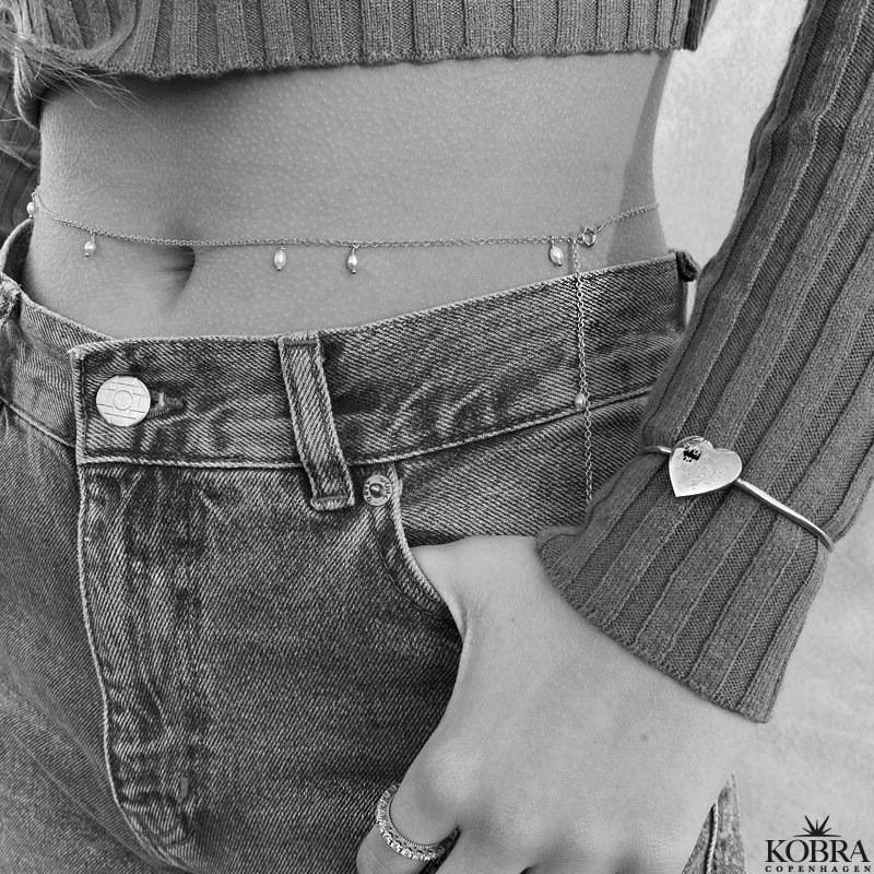 "Wilma" belly chain in silver with 10 real freshwater pearls