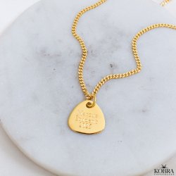 "Mavis" 18 karat forgyldt halskde med plekter inklusiv gravering