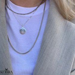 "Mayday Circle" sterling slv halskde med gravering