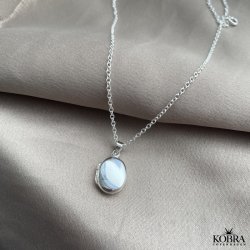 "Sara" lille oval slv medaljon med personlig gravering