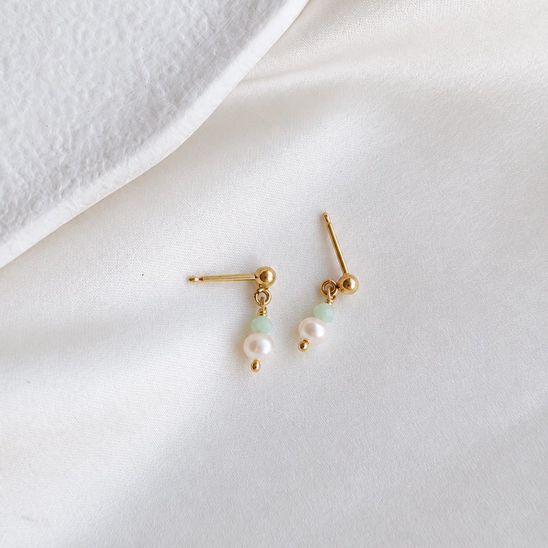 "Melissa" gold earrings with white freshwater pearls