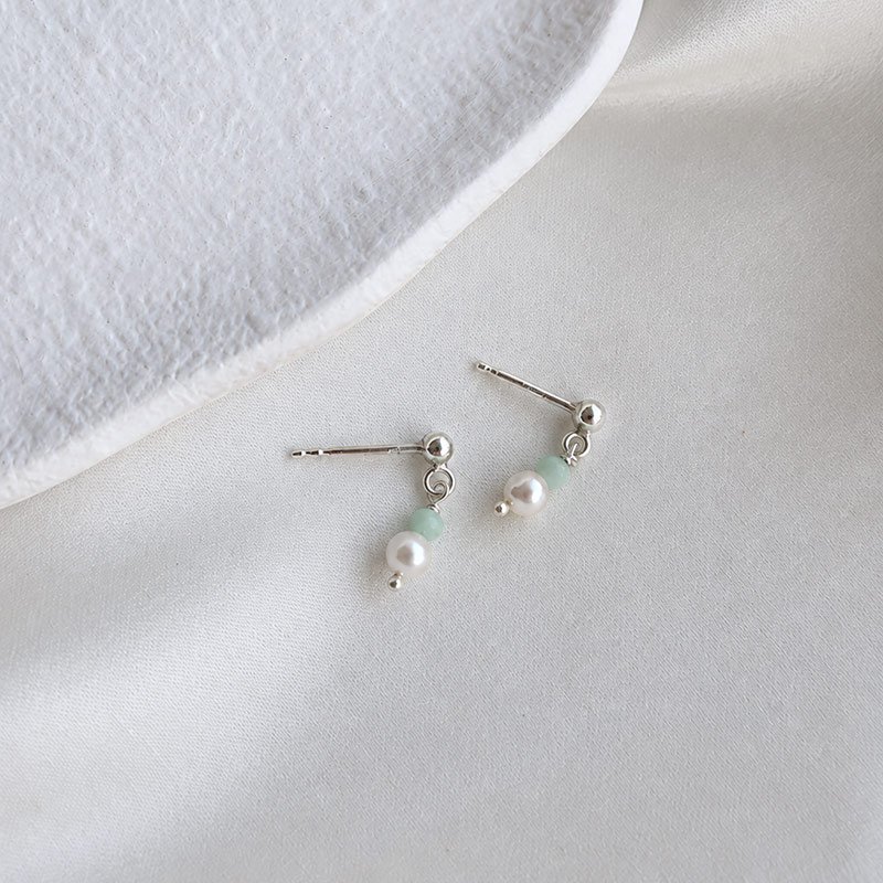 "Melissa" silver earrings with white freshwater pearls