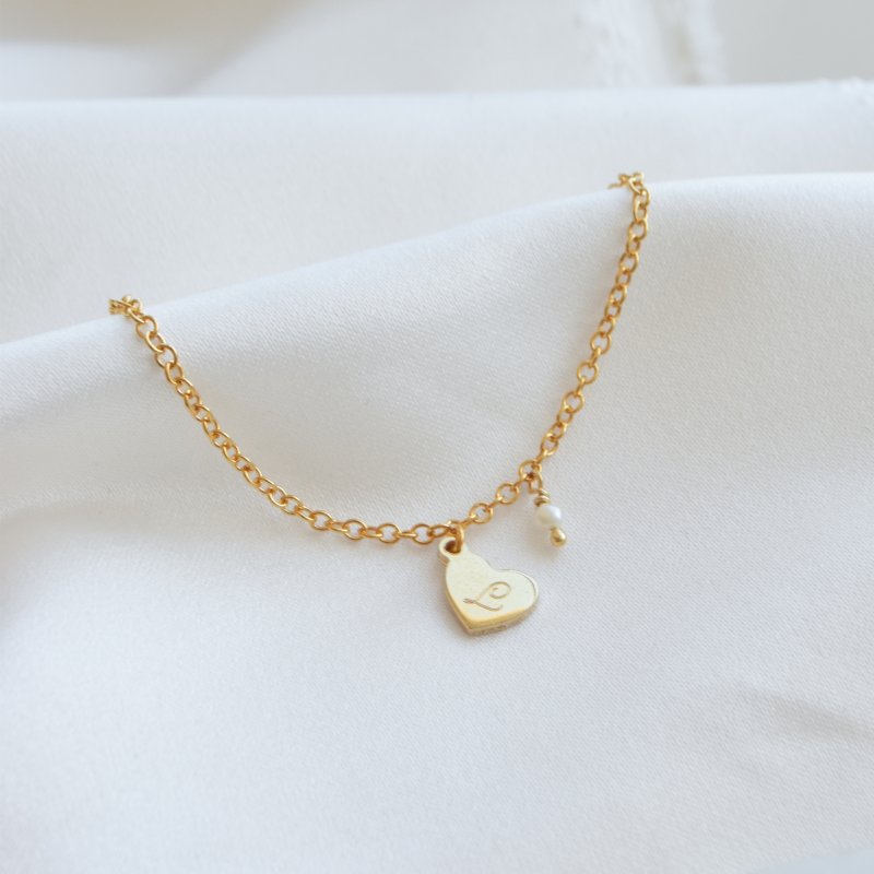 "Memories" armb�nd i 18k forgylt sterling s�lv med hjertevedh�ng, ferskvandsperle og personlig gravering