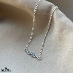 "Merle" silver necklace / choker with small feather