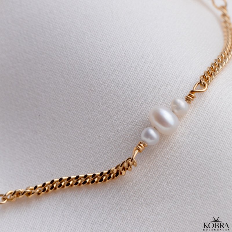 "Midsommar" perlearmbnd i forgyldt med panzerkde