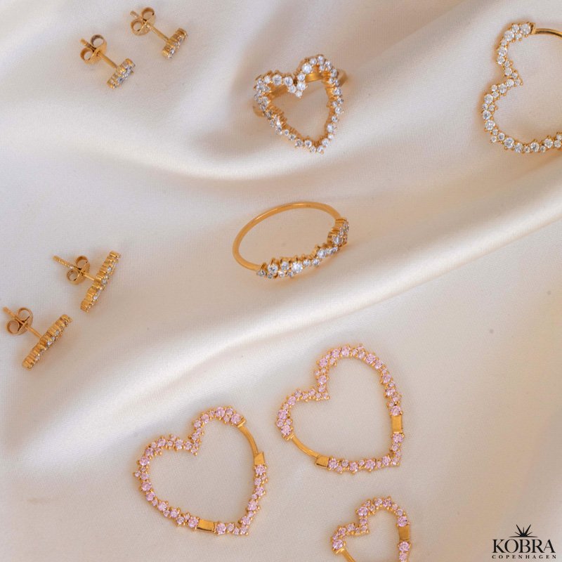 "Mikami" 18 carat gold plated ring with white stones