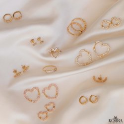 "Mikami" small gold heart earrings with white stones