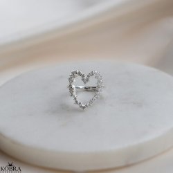 "Mikami" stor hjerte formet ring i slv drysset med hvide zirkonia sten