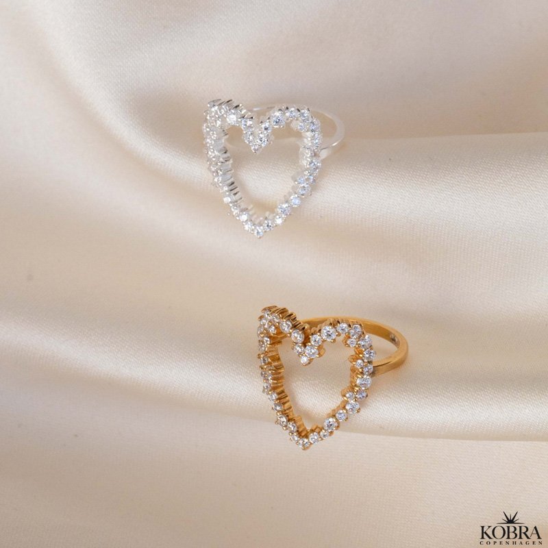 "Mikami" 18 carat gold-plated heart ring with white zirconia stones