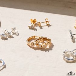 "Mikami" gold hoopshoop with stones and unique design (medium)