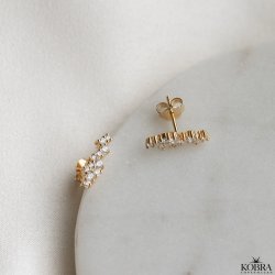 "Mikami" gold ear studs in a unique design