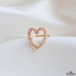 "Mikami" 18 karat forgyldt hjerteformet ring med lyserde zirkonia sten