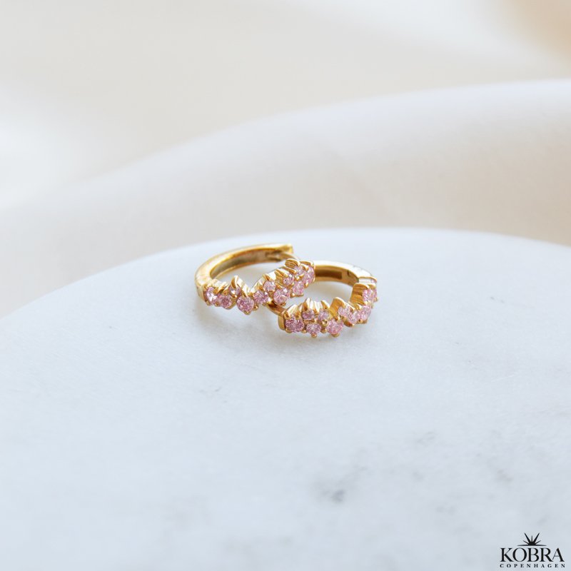 "Mikami" guldhoops med lyserde sten og unikt design (small)