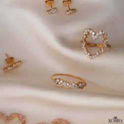 "Mikami" 18 carat gold-plated heart ring with white zirconia stones