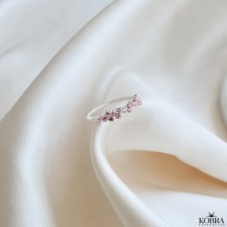 "Mikami" slv ring med lyserde sten