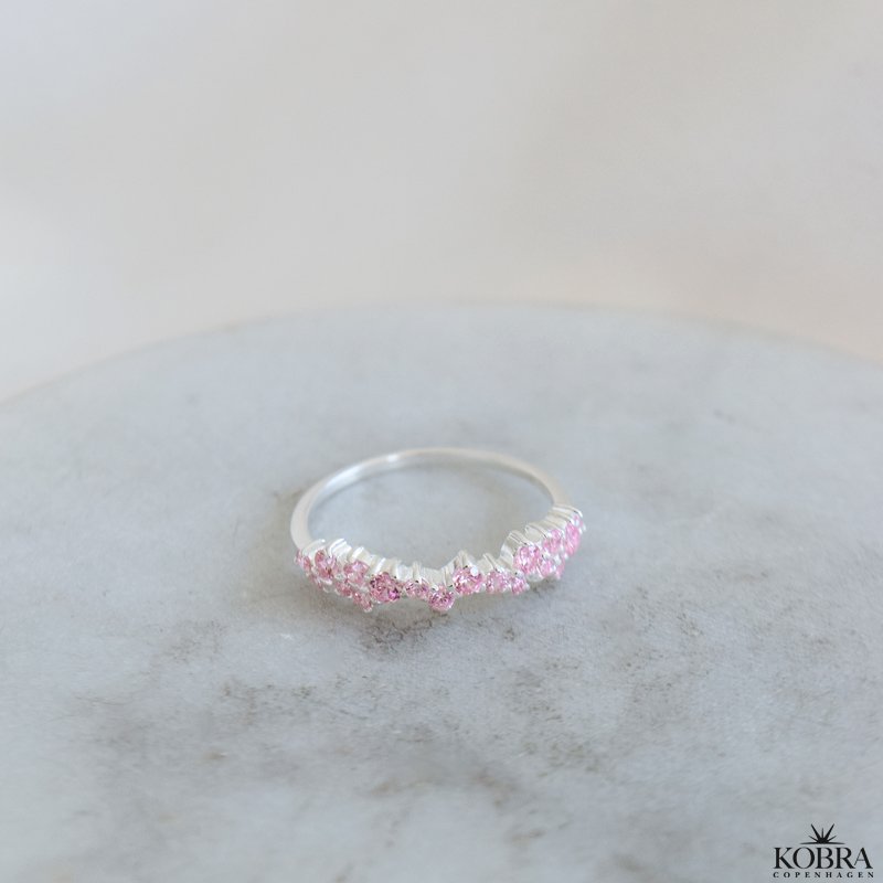 "Mikami" slv ring med lyserde sten